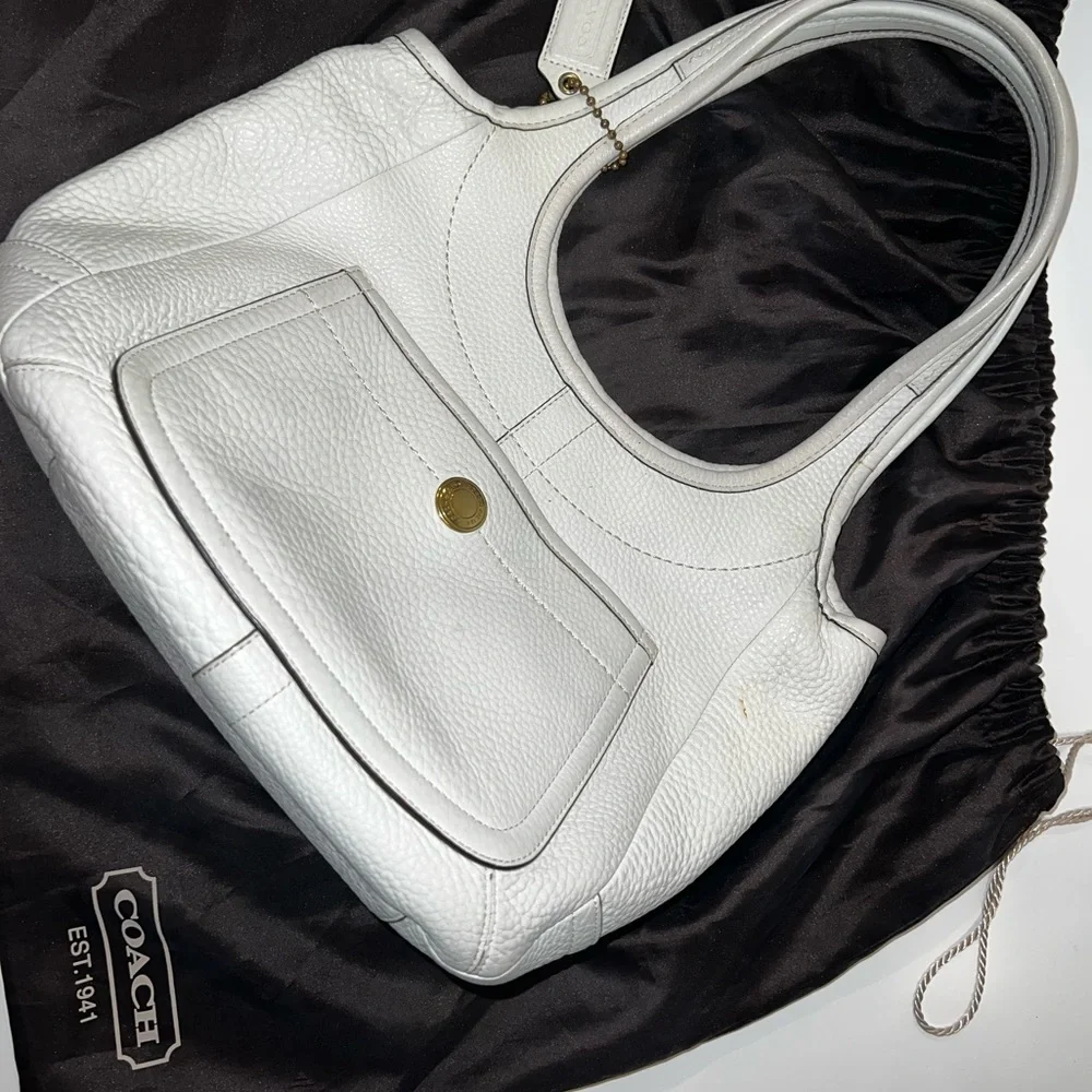 SOLD! COACH PEBBLED LEATHER BAG - Picture 2 of 8